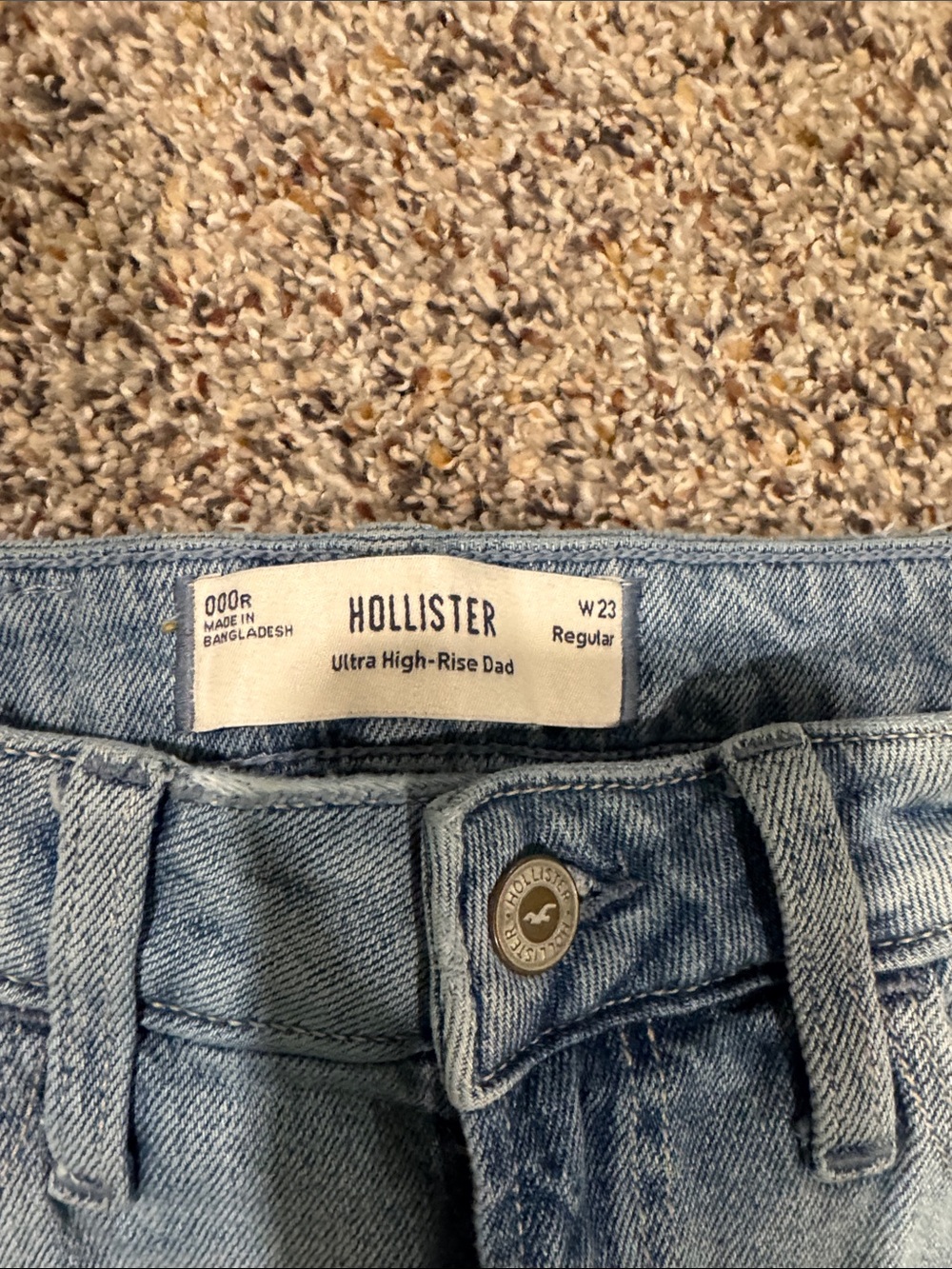 Hollister Ultra High-Rise Dad Jeans - Light Blue - Picture 3 of 5